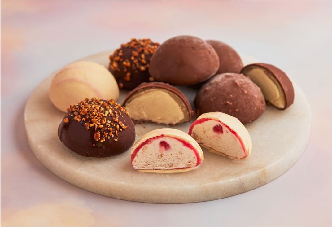 A plate with a variety of delicious and crunchy Mochi delights on it - MOISHI